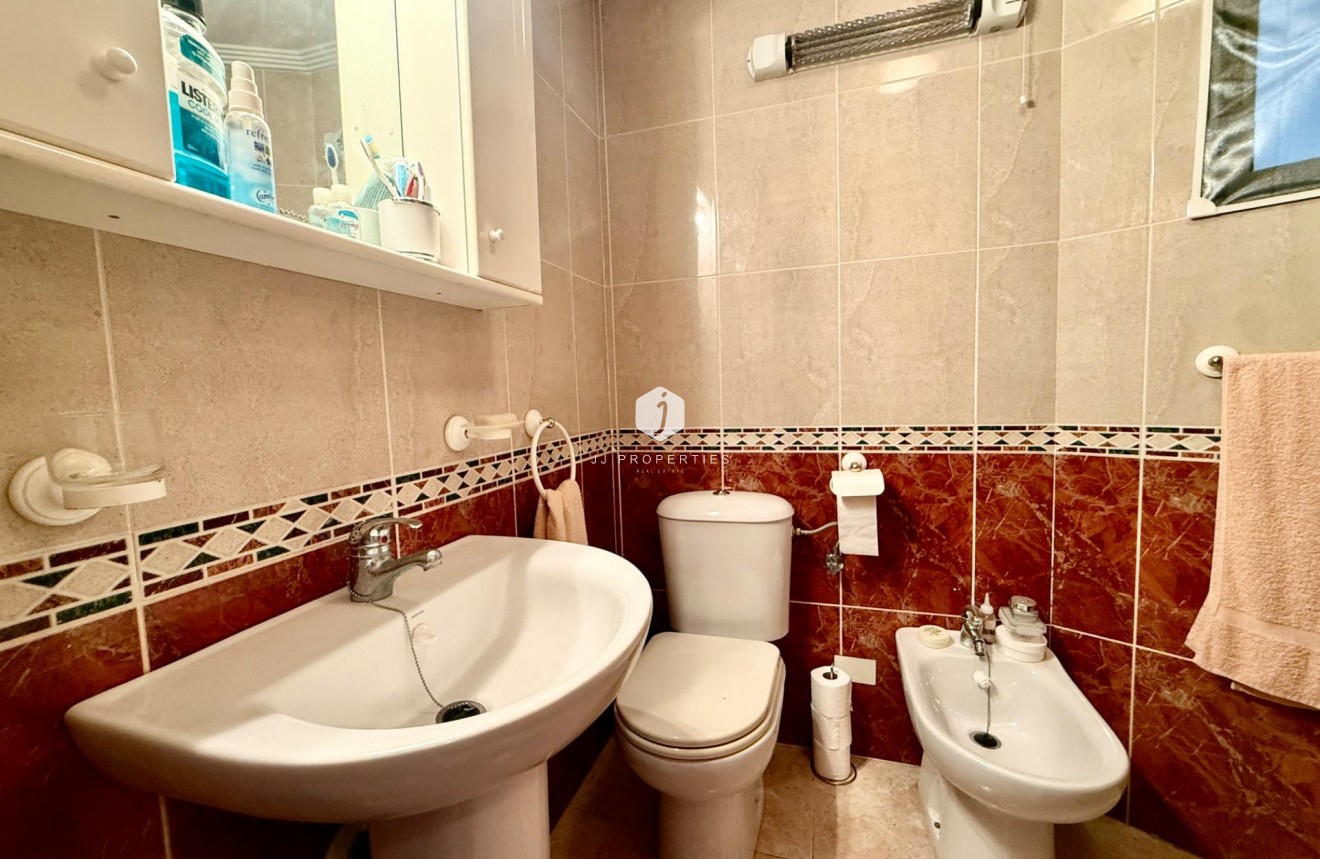 Segunda mano - Apartamento / piso -
Torrevieja - PARQUE DE LAS NACIONES