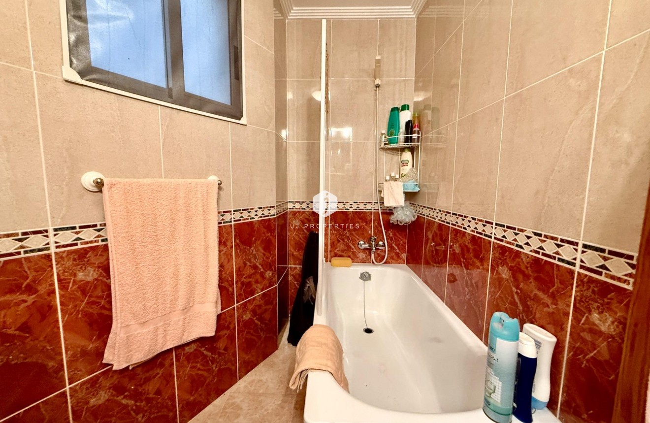 Segunda mano - Apartamento / piso -
Torrevieja - PARQUE DE LAS NACIONES