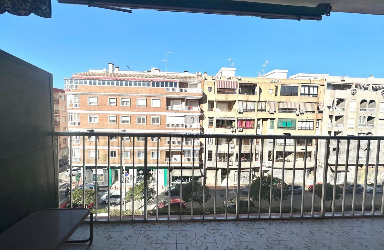 Tweedehands - Appartement / flat -
Torrevieja - Acequion