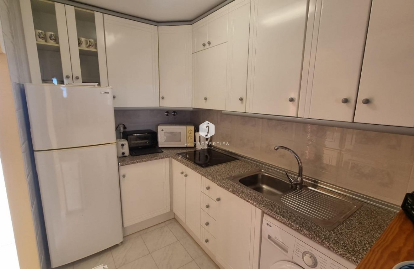 Z drugiej ręki - Mieszkanie w bloku -
Torrevieja - La Mata