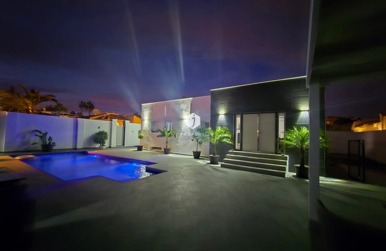 D'occasion - Villa -
Ciudad Quesada - Costa Blanca