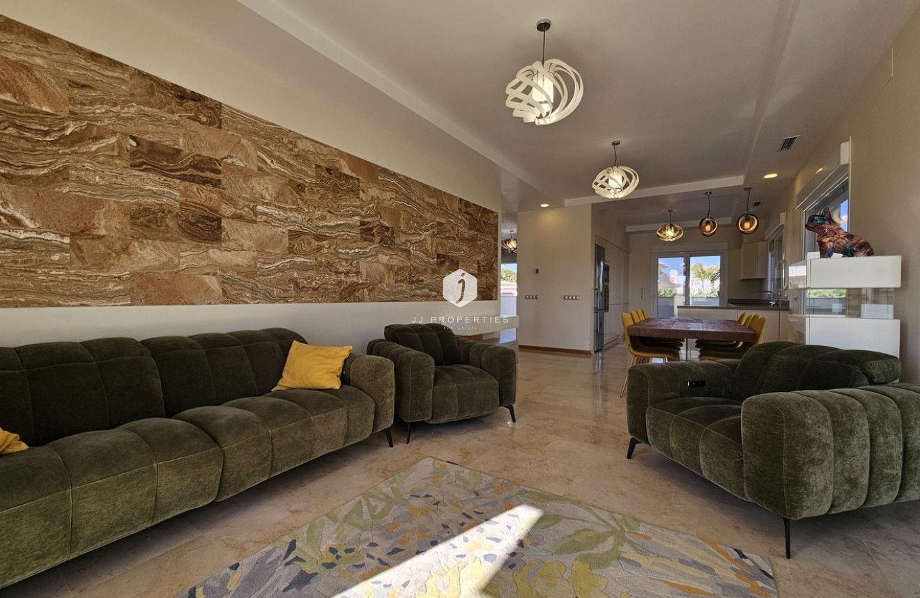 Segunda mano - Villa -
La Zenia - Costa Blanca