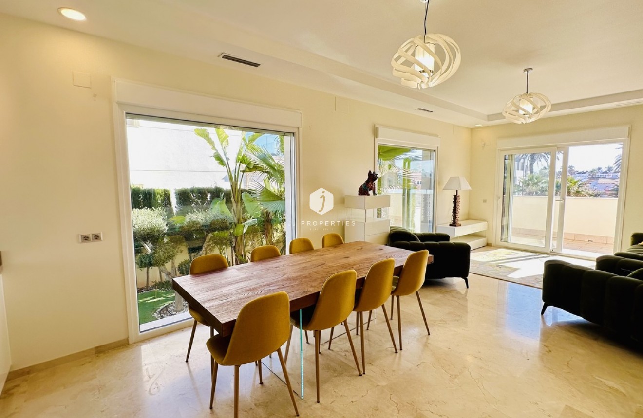 Segunda mano - Villa -
La Zenia - Costa Blanca