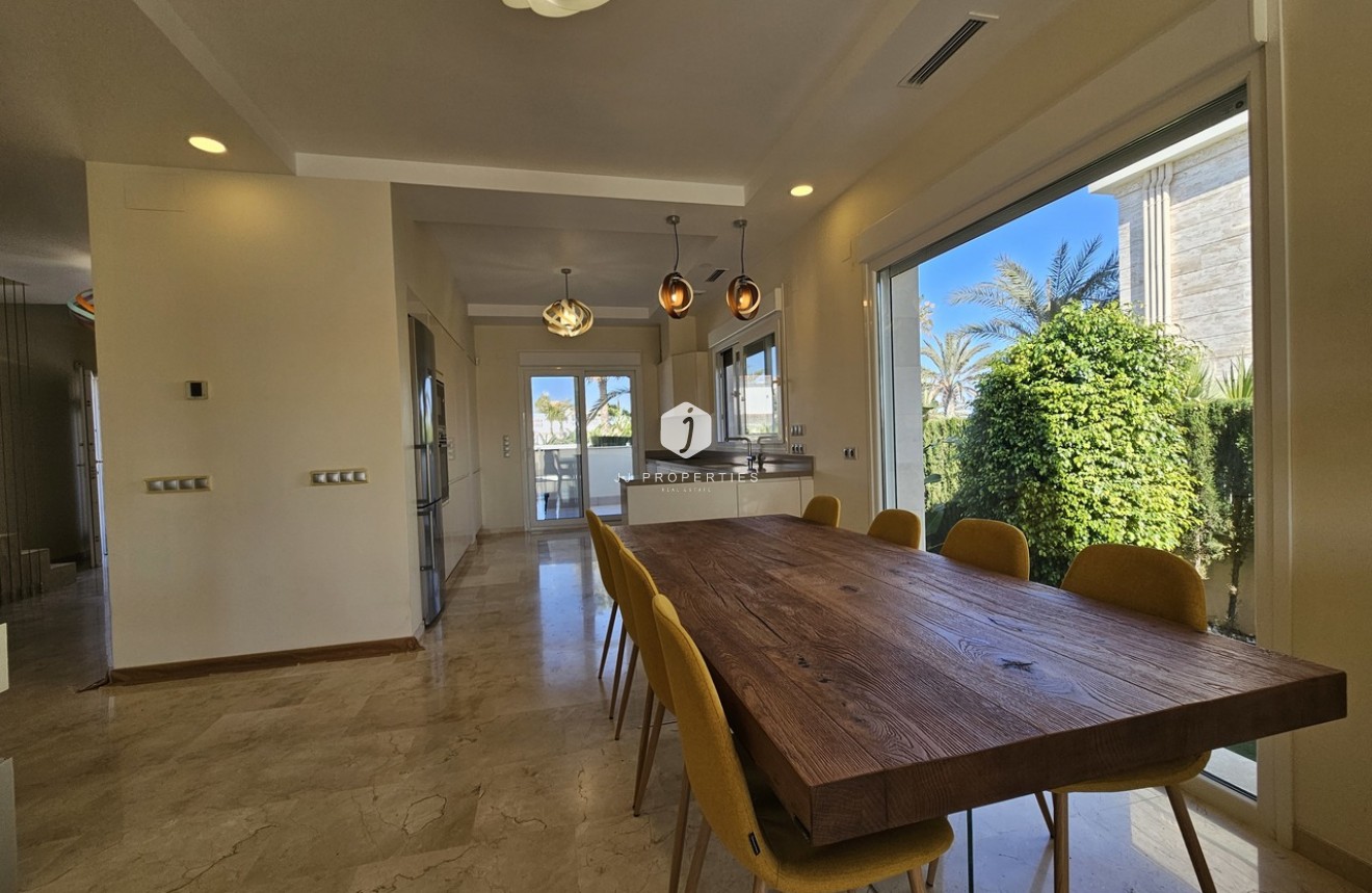 Segunda mano - Villa -
La Zenia - Costa Blanca