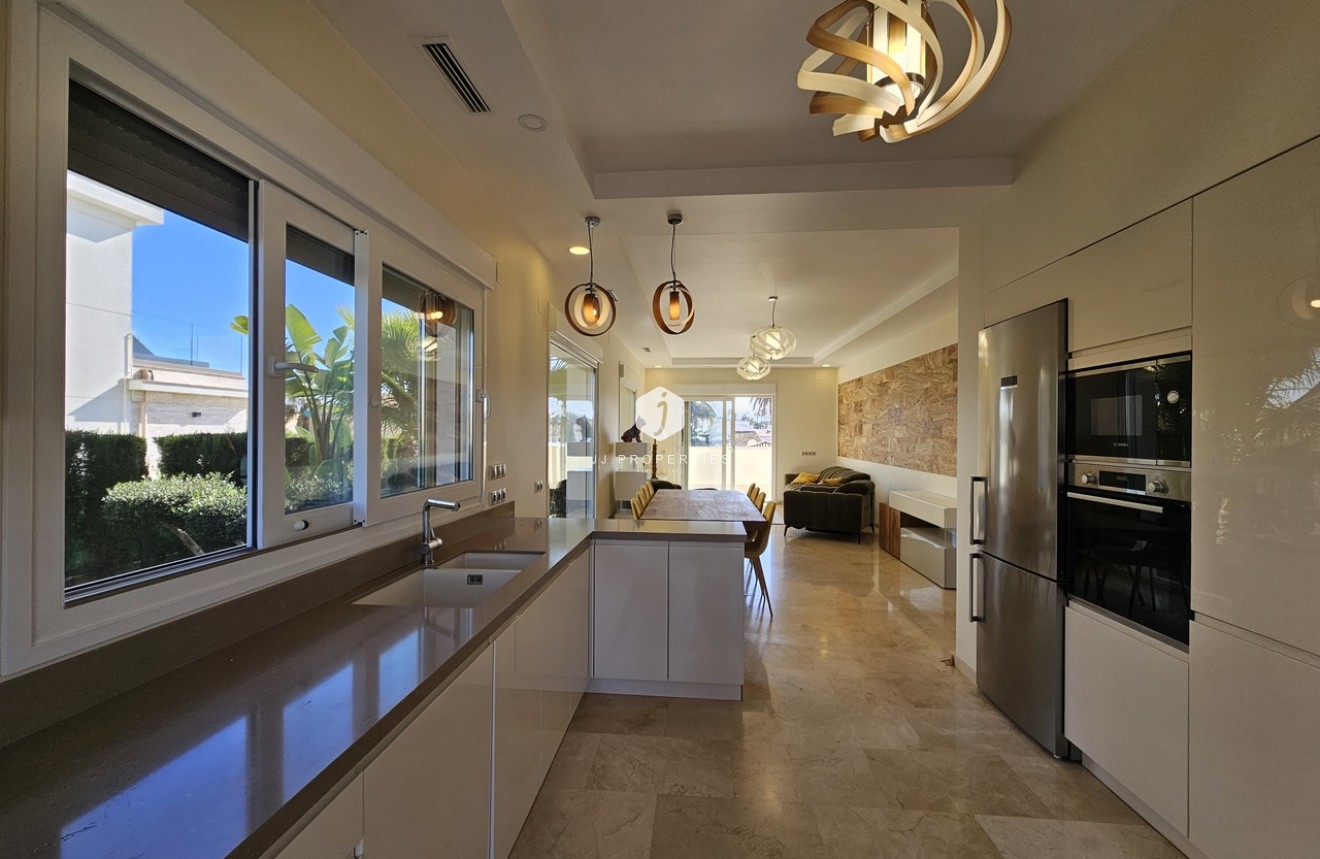 Segunda mano - Villa -
La Zenia - Costa Blanca