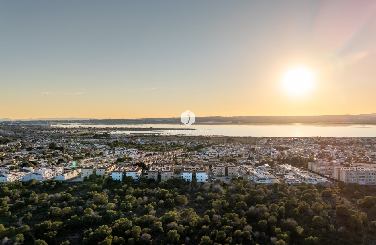 Tweedehands - Appartement / flat -
Torrevieja - Costa Blanca