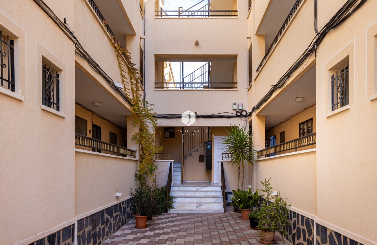 Tweedehands - Appartement / flat -
Torrevieja - Costa Blanca