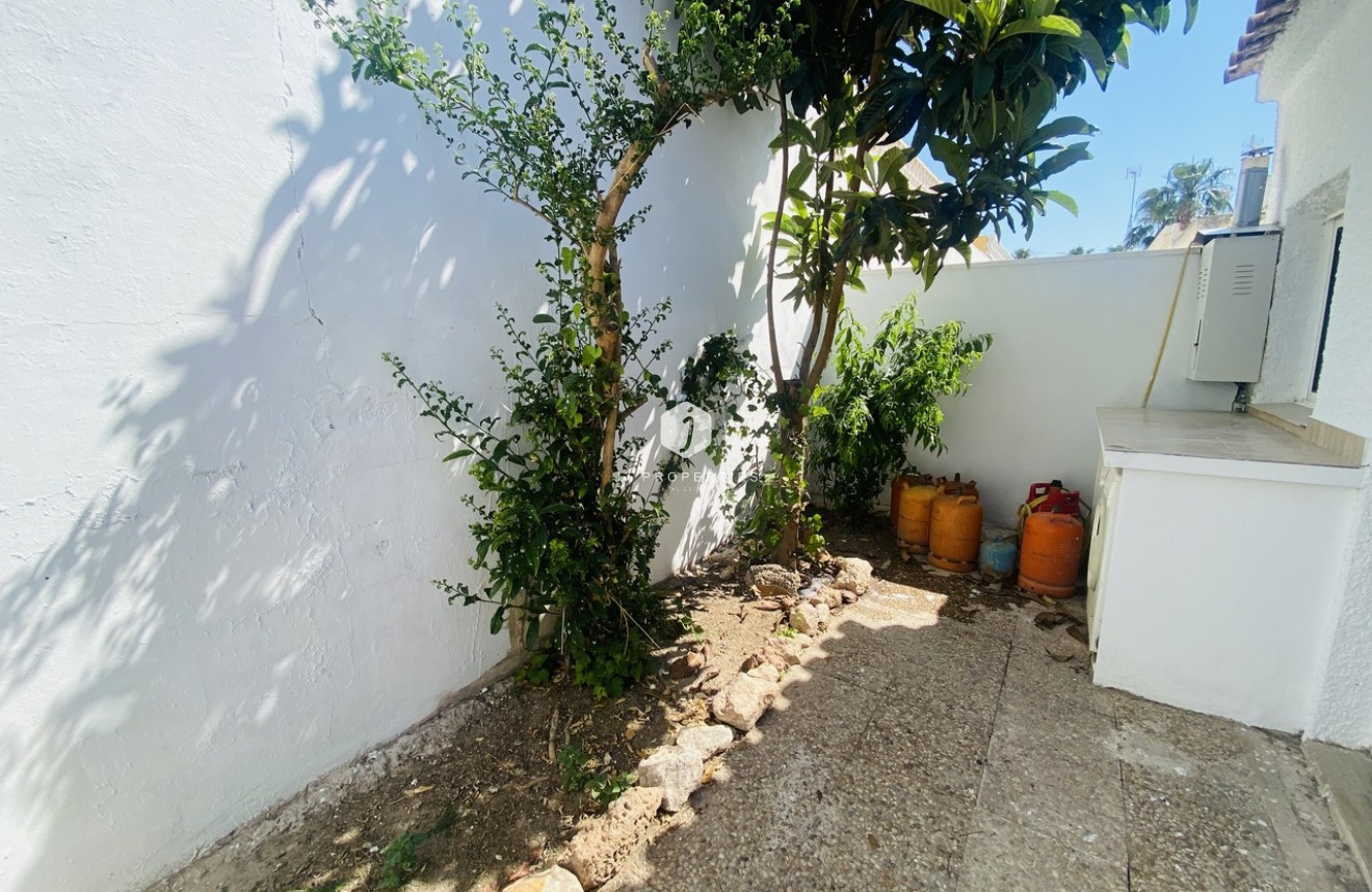 Aus zweiter Hand - Bungalow -
Playa Flamenca - Costa Blanca