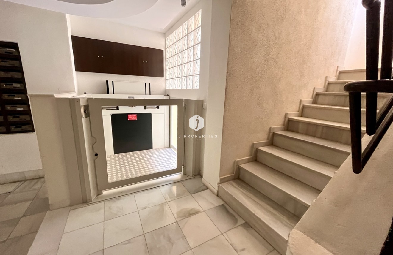 Z drugiej ręki - Mieszkanie w bloku -
Torrevieja - Costa Blanca