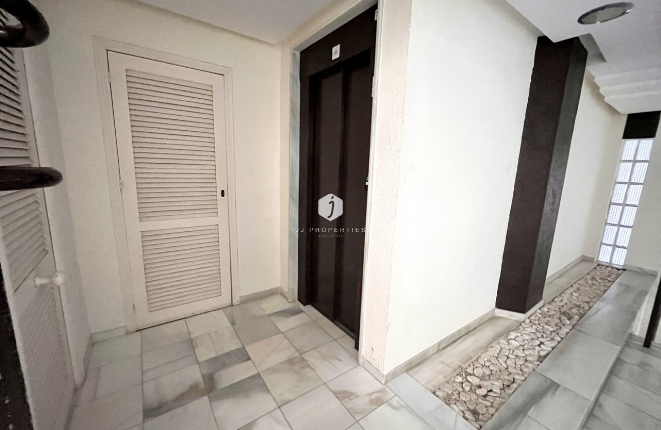 Z drugiej ręki - Mieszkanie w bloku -
Torrevieja - Costa Blanca