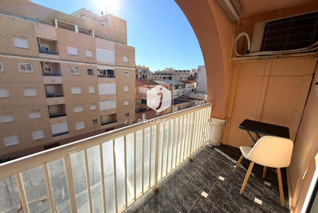 Segunda mano - Apartamento / piso -
Torrevieja - La Mata