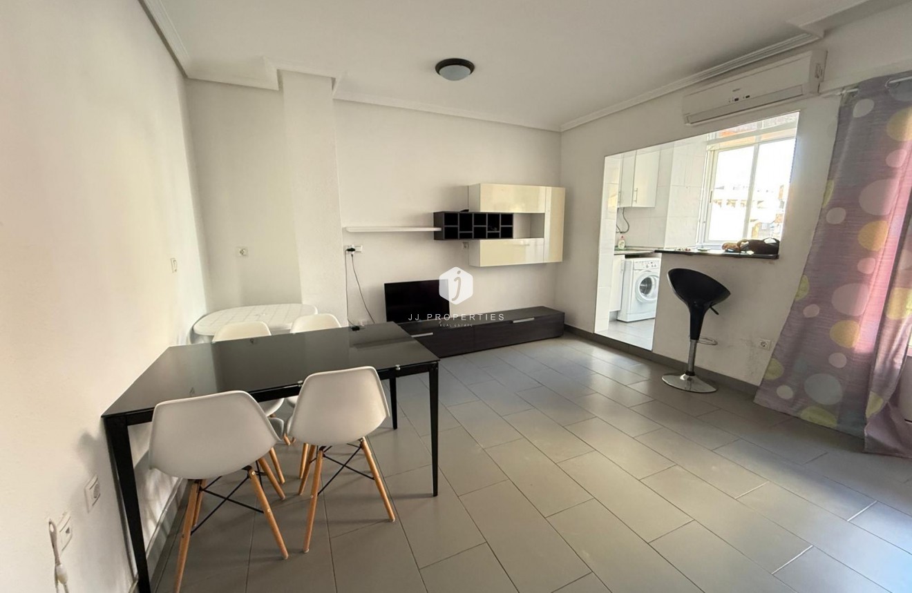 Z drugiej ręki - Mieszkanie w bloku -
Torrevieja - Las Piscinas Naturales