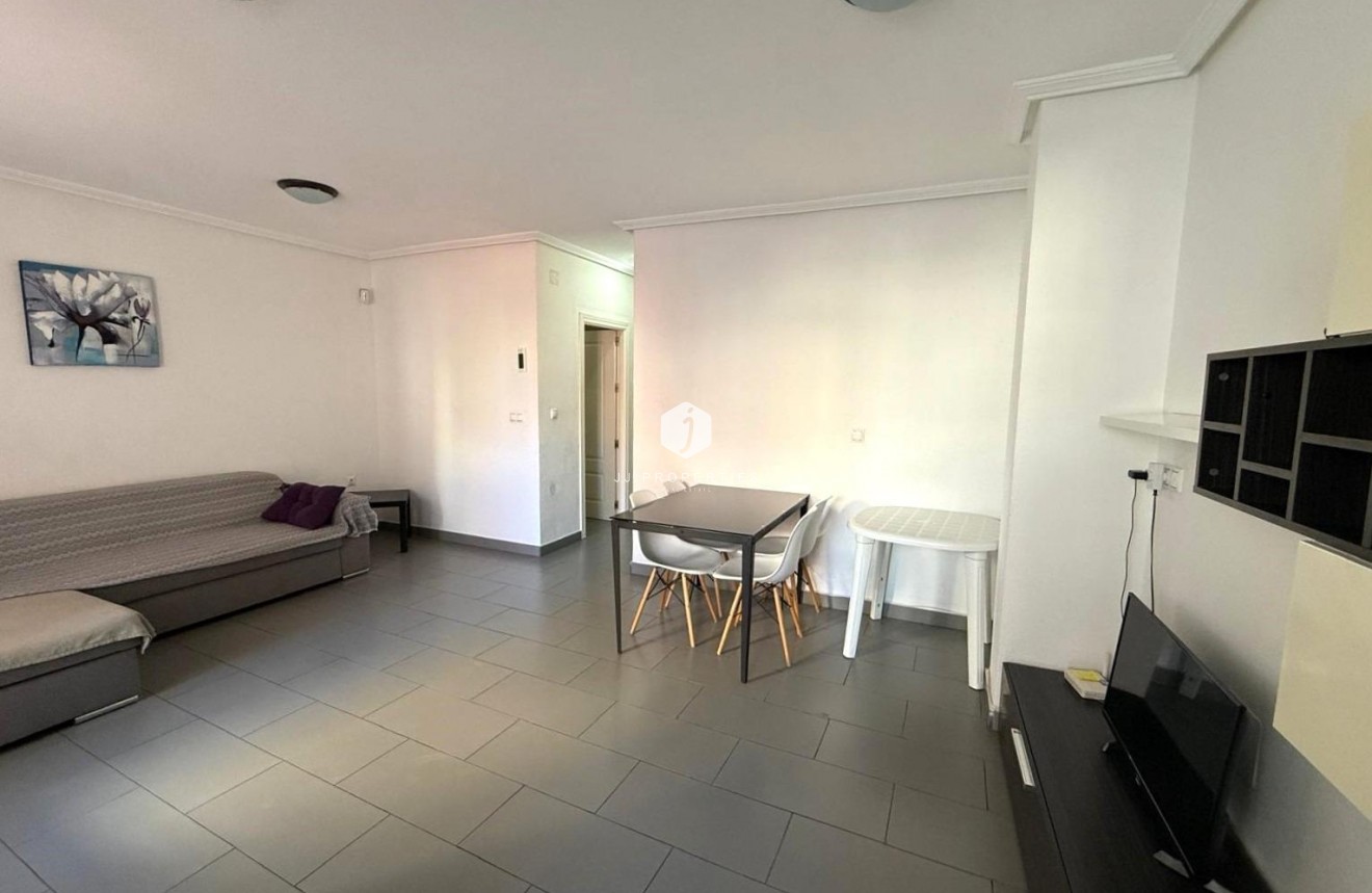 Z drugiej ręki - Mieszkanie w bloku -
Torrevieja - Las Piscinas Naturales