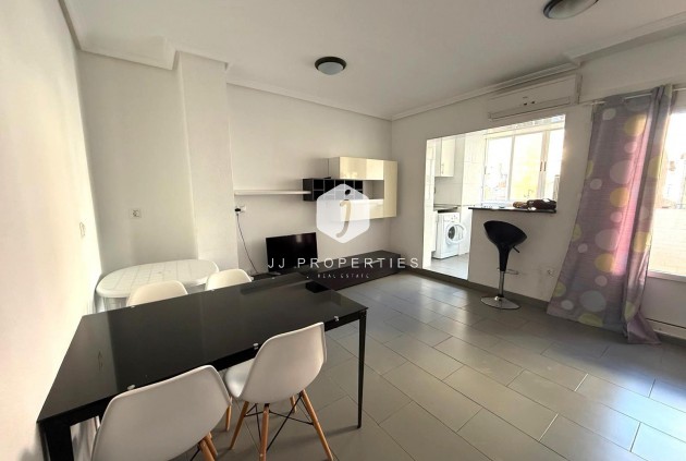 Z drugiej ręki - Mieszkanie w bloku -
Torrevieja - Las Piscinas Naturales