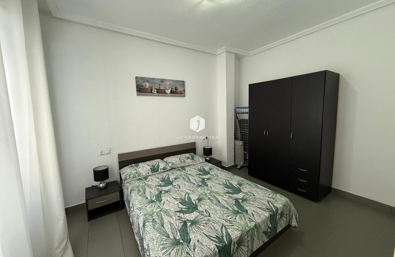 Z drugiej ręki - Mieszkanie w bloku -
Torrevieja - Las Piscinas Naturales