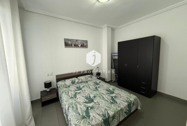 Z drugiej ręki - Mieszkanie w bloku -
Torrevieja - Las Piscinas Naturales