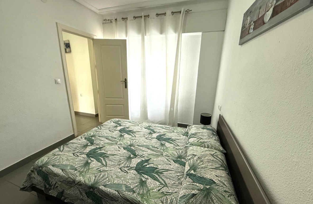 Z drugiej ręki - Mieszkanie w bloku -
Torrevieja - Las Piscinas Naturales