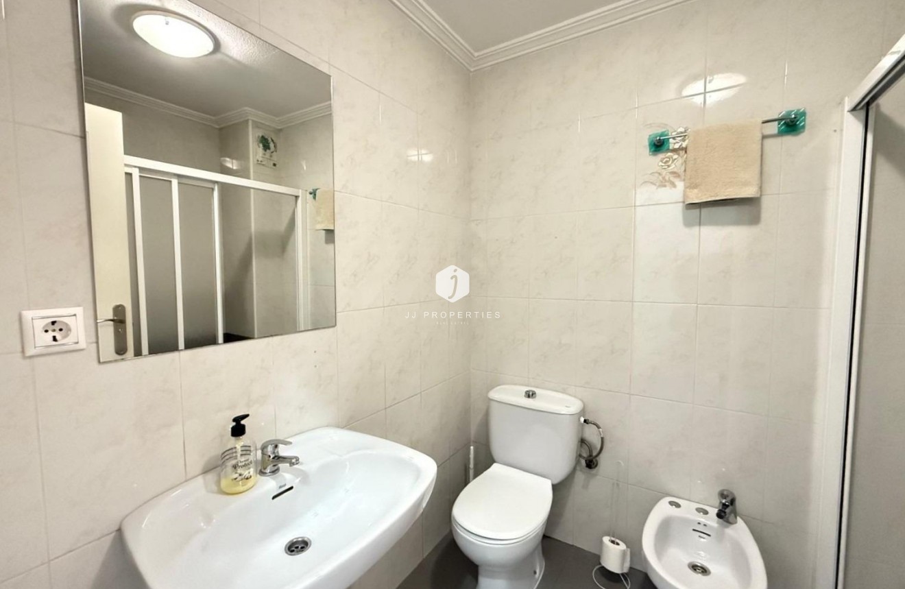 Z drugiej ręki - Mieszkanie w bloku -
Torrevieja - Las Piscinas Naturales