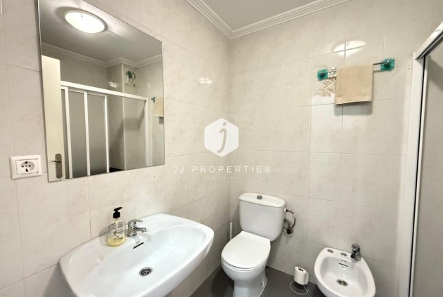 Z drugiej ręki - Mieszkanie w bloku -
Torrevieja - Las Piscinas Naturales