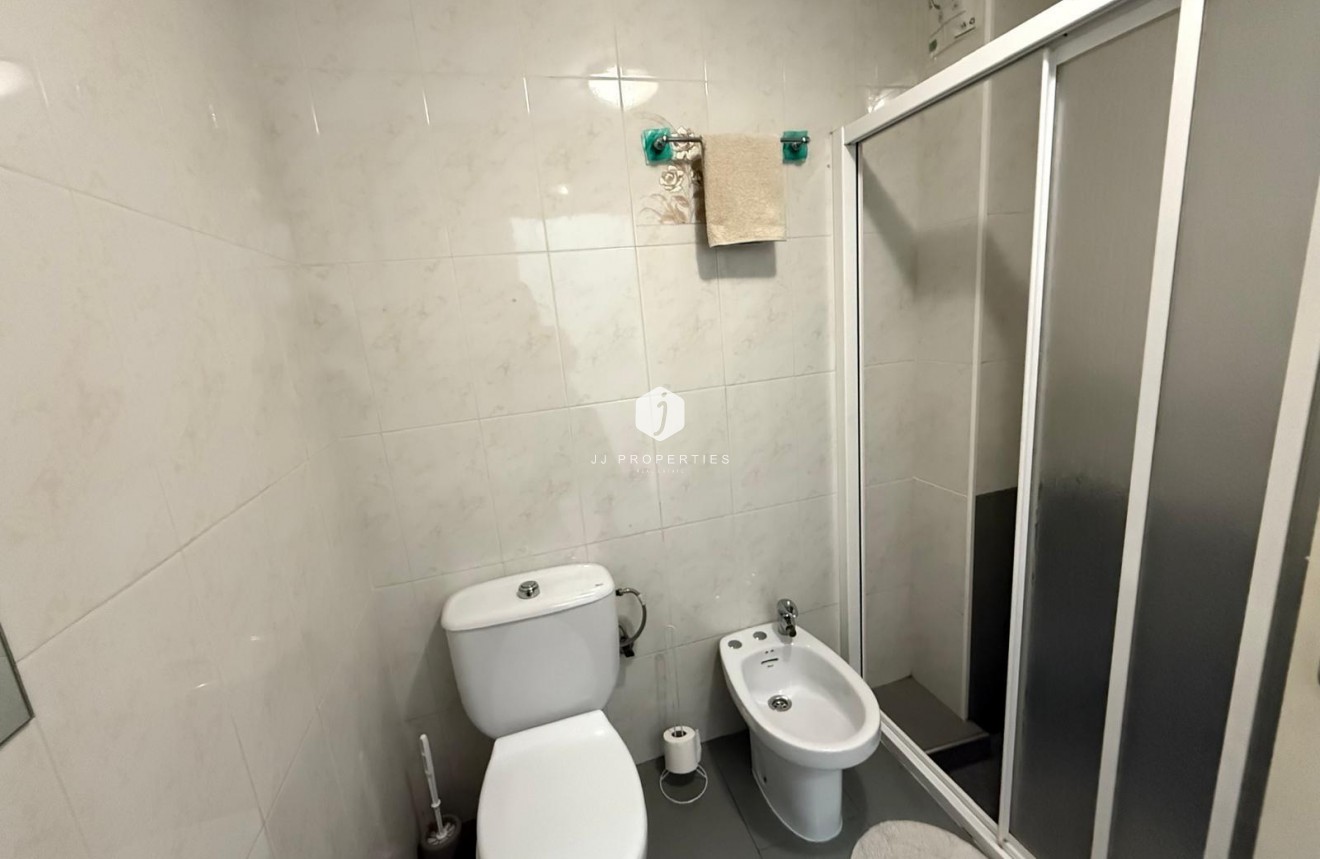 Z drugiej ręki - Mieszkanie w bloku -
Torrevieja - Las Piscinas Naturales