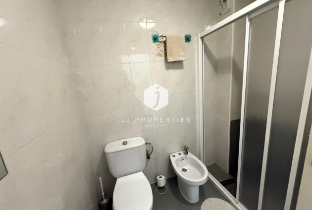 Z drugiej ręki - Mieszkanie w bloku -
Torrevieja - Las Piscinas Naturales