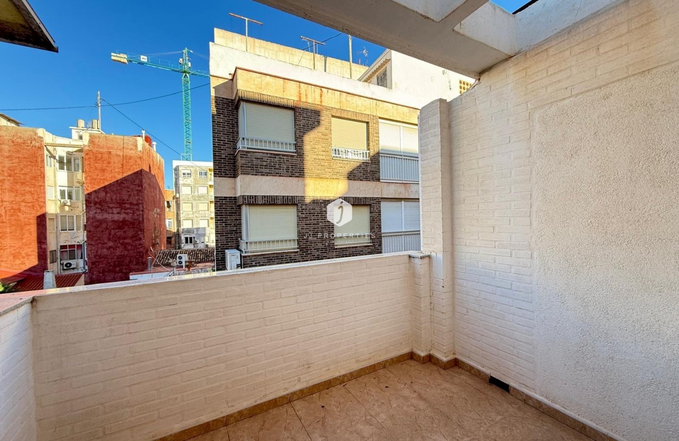 Z drugiej ręki - Mieszkanie w bloku -
Torrevieja - Las Piscinas Naturales