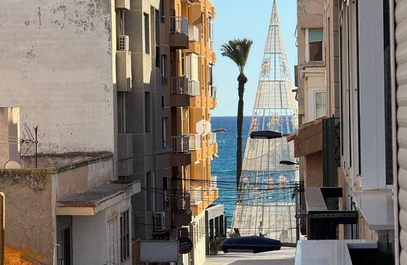 Z drugiej ręki - Mieszkanie w bloku -
Torrevieja - Las Piscinas Naturales