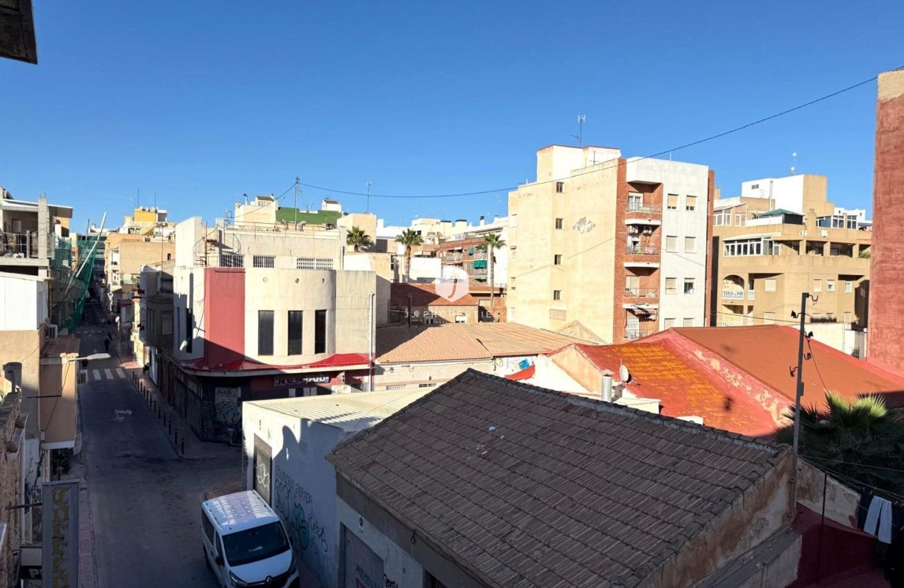 Z drugiej ręki - Mieszkanie w bloku -
Torrevieja - Las Piscinas Naturales