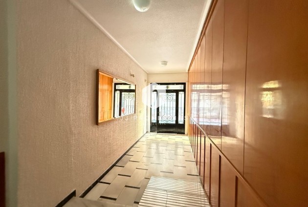 Z drugiej ręki - Mieszkanie w bloku -
Torrevieja - Las Piscinas Naturales