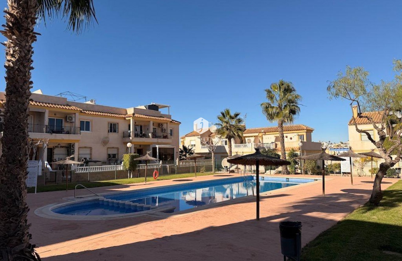 Segunda mano - Bungalow -
Orihuela Costa - Costa Blanca