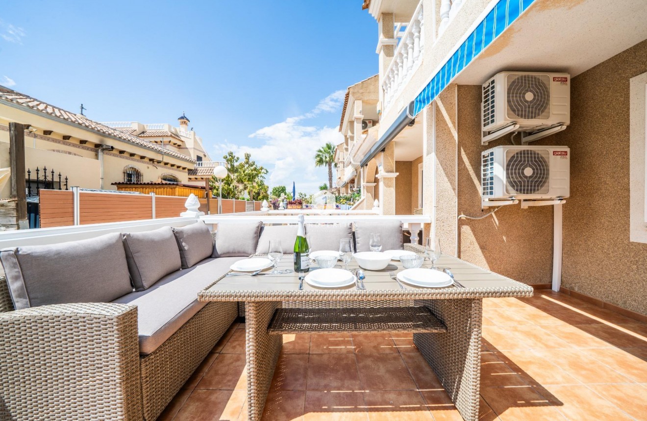 Aus zweiter Hand - Chalet -
Orihuela Costa - Los Almendros-la Florida