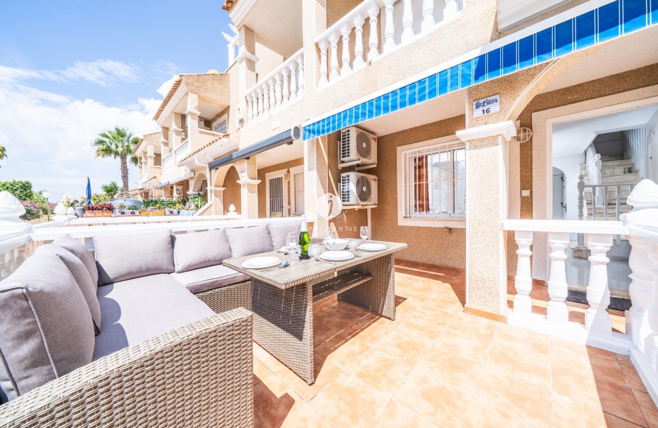 Aus zweiter Hand - Chalet -
Orihuela Costa - Los Almendros-la Florida