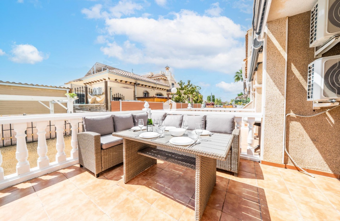 Aus zweiter Hand - Chalet -
Orihuela Costa - Los Almendros-la Florida