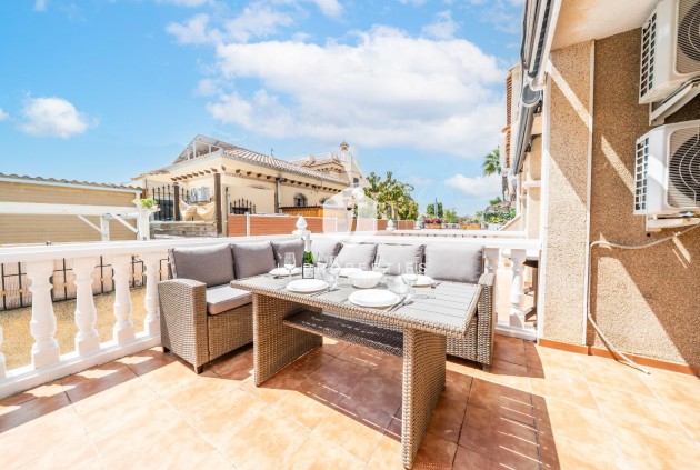 Aus zweiter Hand - Chalet -
Orihuela Costa - Los Almendros-la Florida