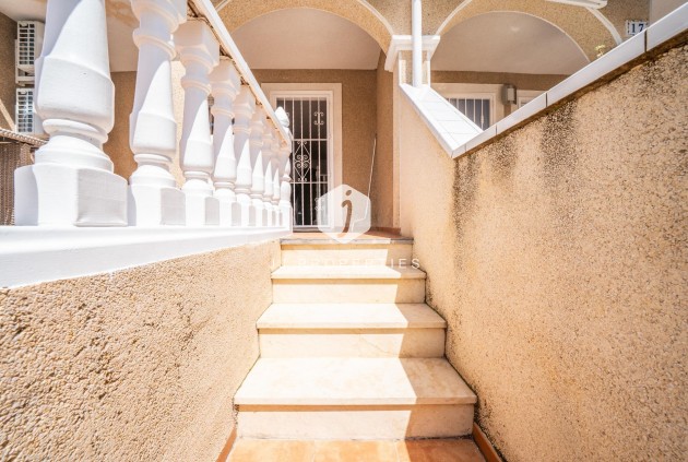 Aus zweiter Hand - Chalet -
Orihuela Costa - Los Almendros-la Florida