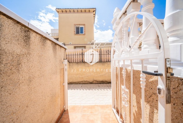 Aus zweiter Hand - Chalet -
Orihuela Costa - Los Almendros-la Florida