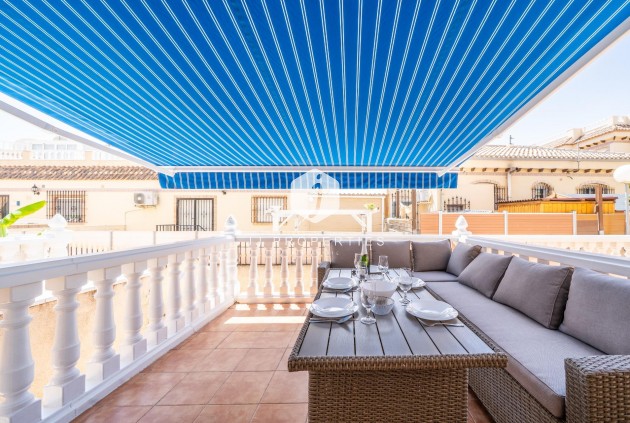 Aus zweiter Hand - Chalet -
Orihuela Costa - Los Almendros-la Florida