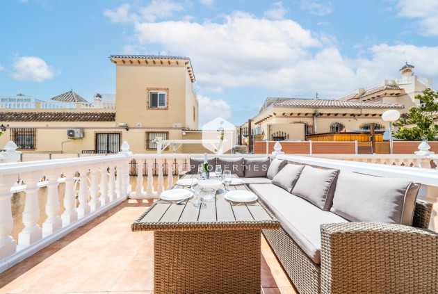 Aus zweiter Hand - Chalet -
Orihuela Costa - Los Almendros-la Florida