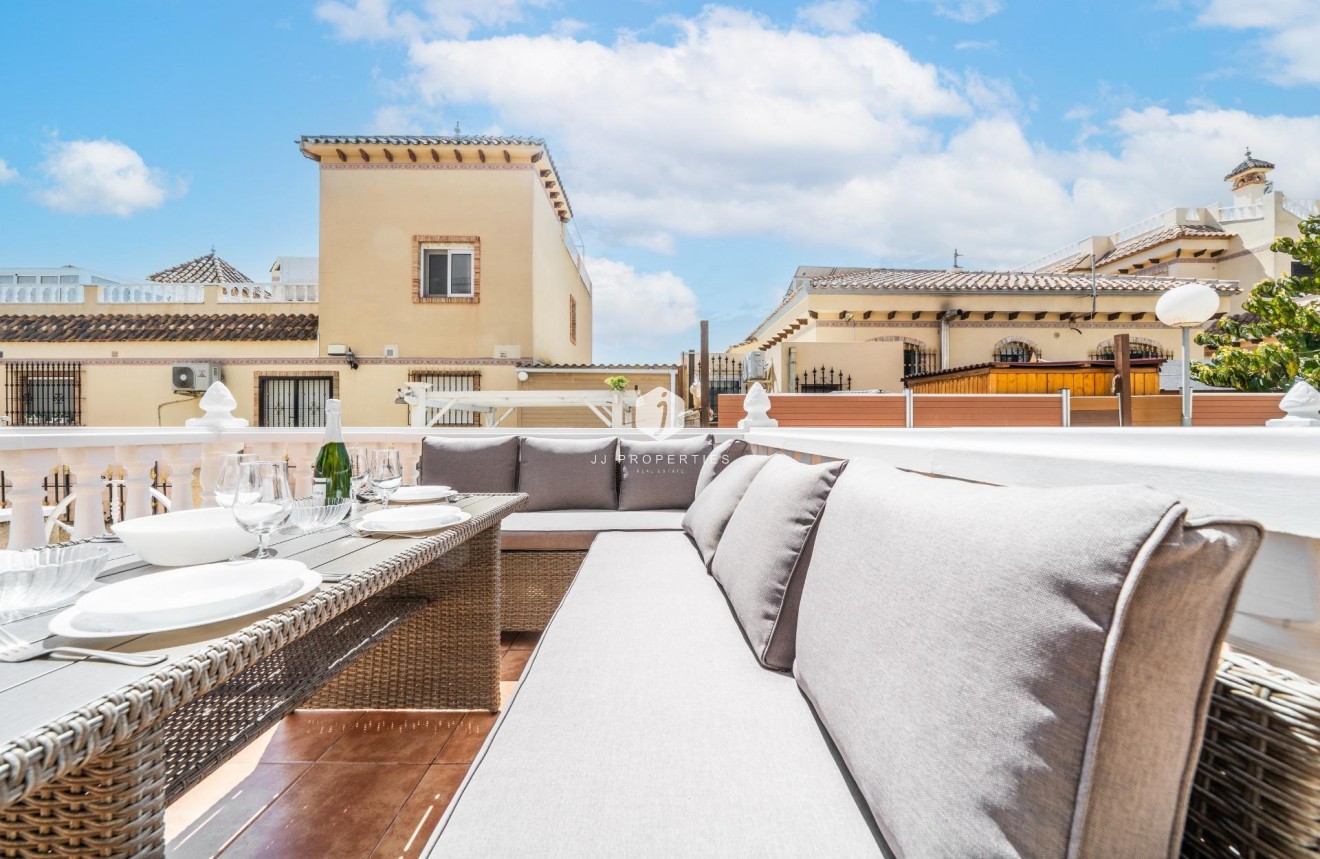 Aus zweiter Hand - Chalet -
Orihuela Costa - Los Almendros-la Florida