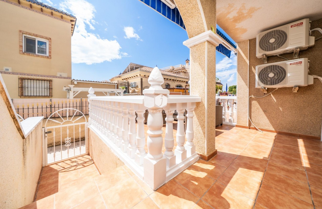 Aus zweiter Hand - Chalet -
Orihuela Costa - Los Almendros-la Florida