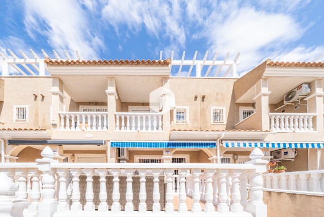 Aus zweiter Hand - Chalet -
Orihuela Costa - Los Almendros-la Florida