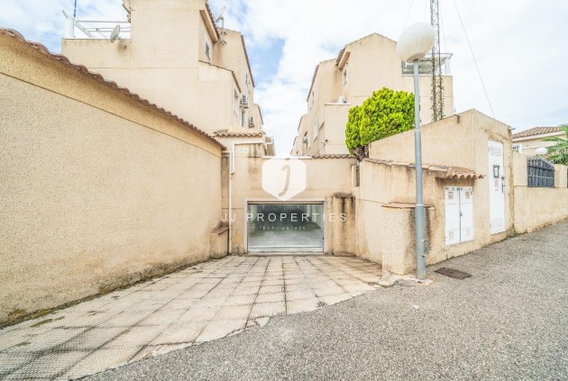 Aus zweiter Hand - Chalet -
Orihuela Costa - Los Almendros-la Florida