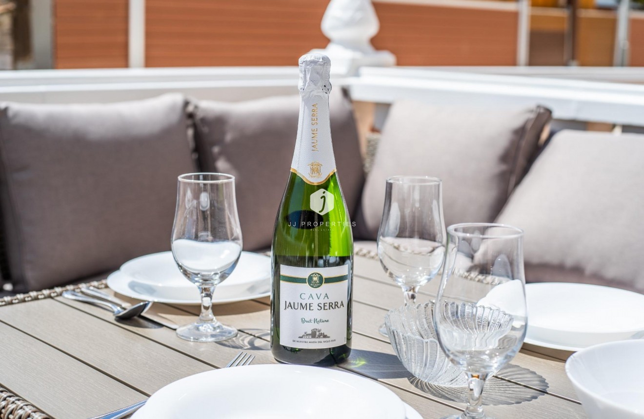 Aus zweiter Hand - Chalet -
Orihuela Costa - Los Almendros-la Florida