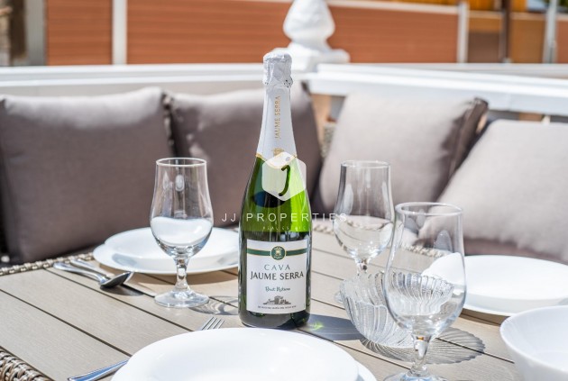 Aus zweiter Hand - Chalet -
Orihuela Costa - Los Almendros-la Florida