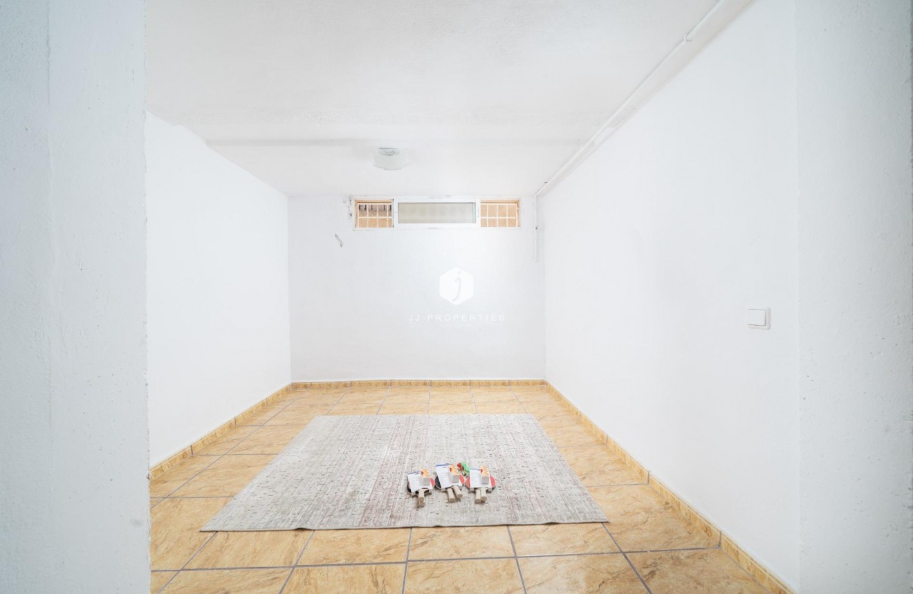 Aus zweiter Hand - Chalet -
Orihuela Costa - Los Almendros-la Florida