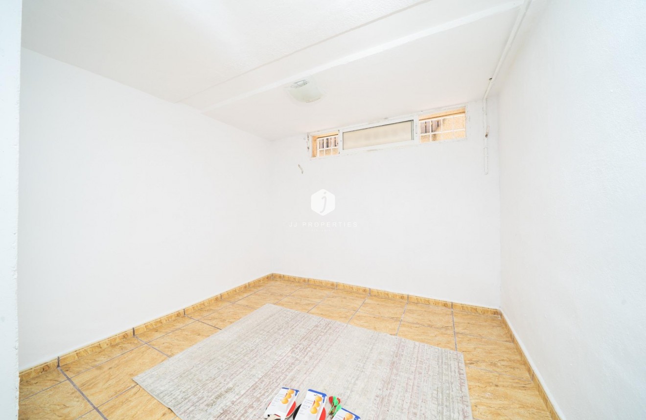 Aus zweiter Hand - Chalet -
Orihuela Costa - Los Almendros-la Florida