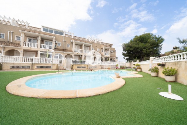 Aus zweiter Hand - Chalet -
Orihuela Costa - Los Almendros-la Florida