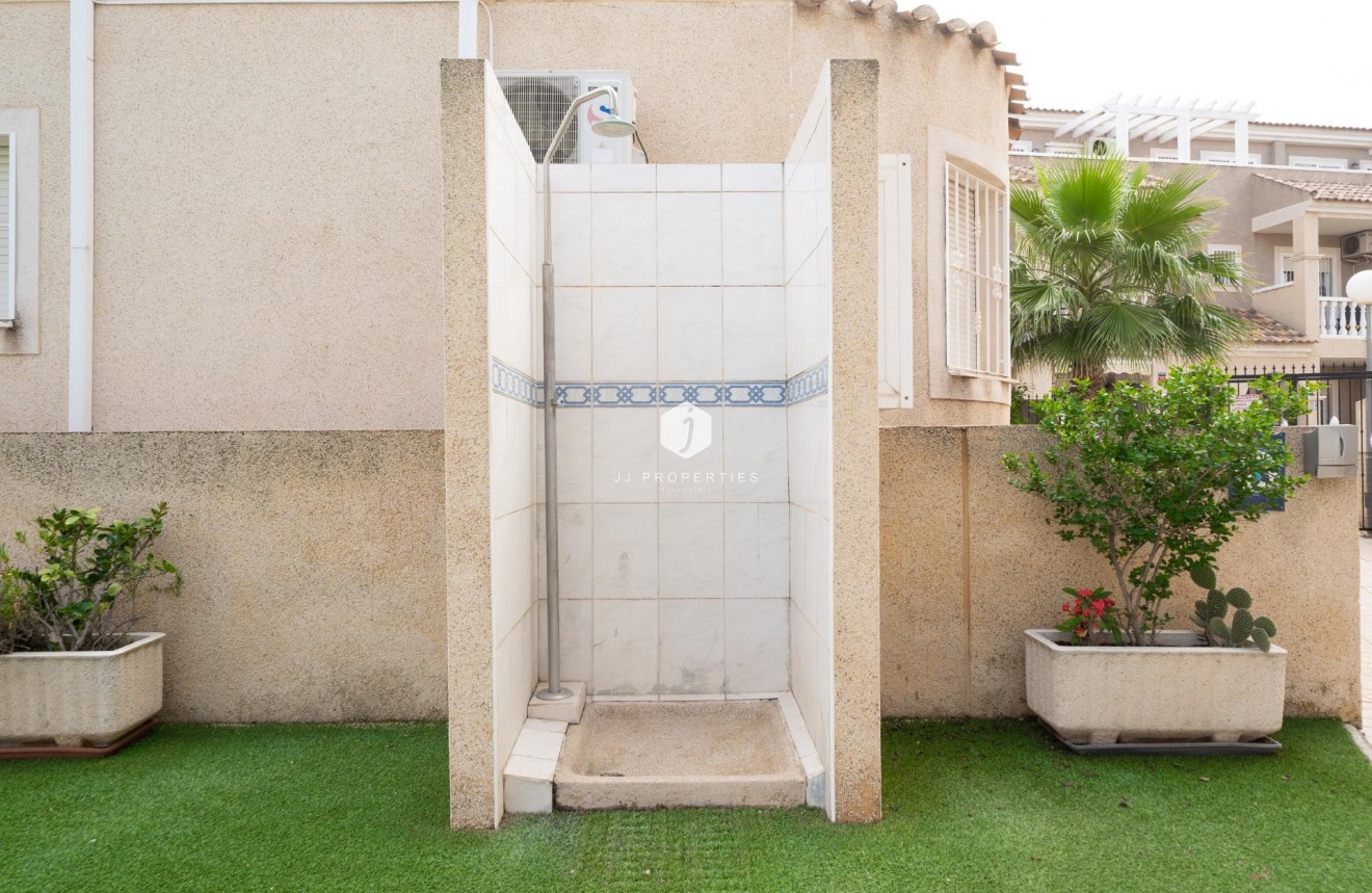 Aus zweiter Hand - Chalet -
Orihuela Costa - Los Almendros-la Florida