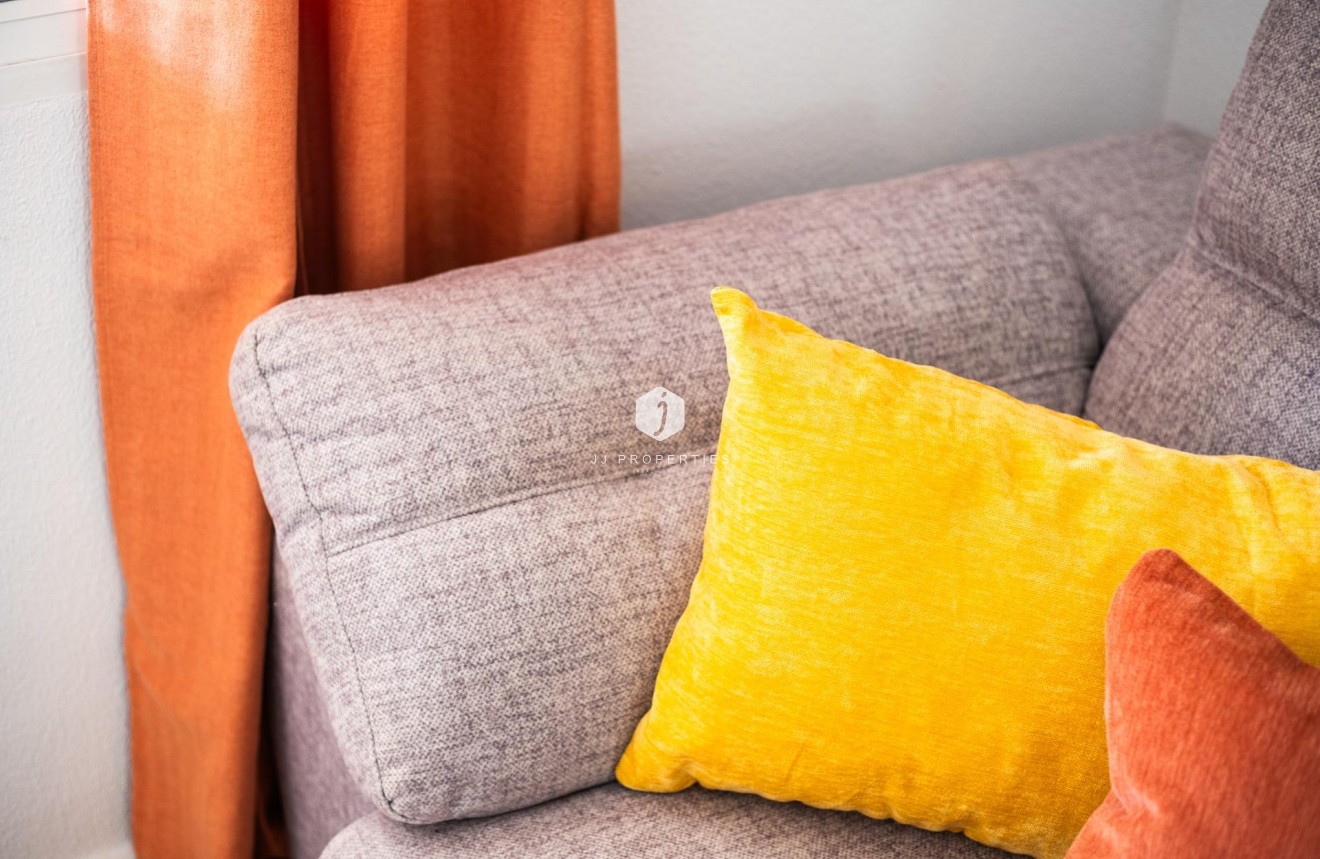 Aus zweiter Hand - Chalet -
Orihuela Costa - Los Almendros-la Florida