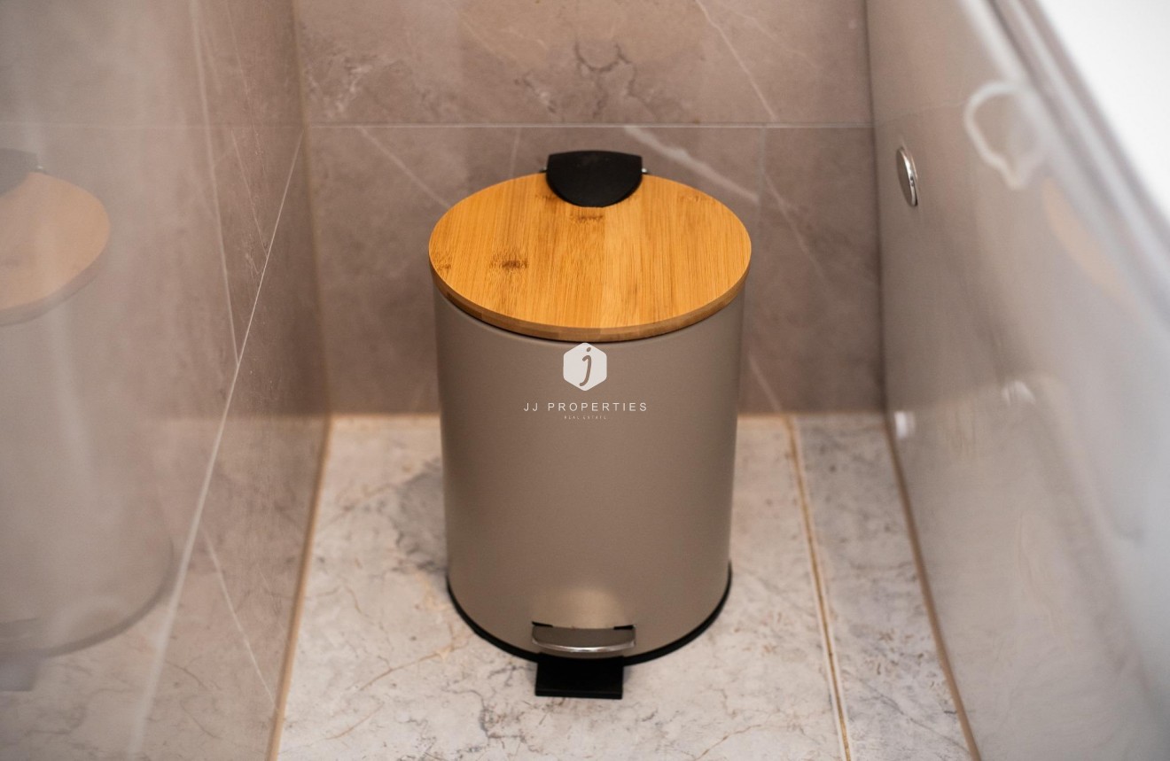 Aus zweiter Hand - Chalet -
Orihuela Costa - Los Almendros-la Florida